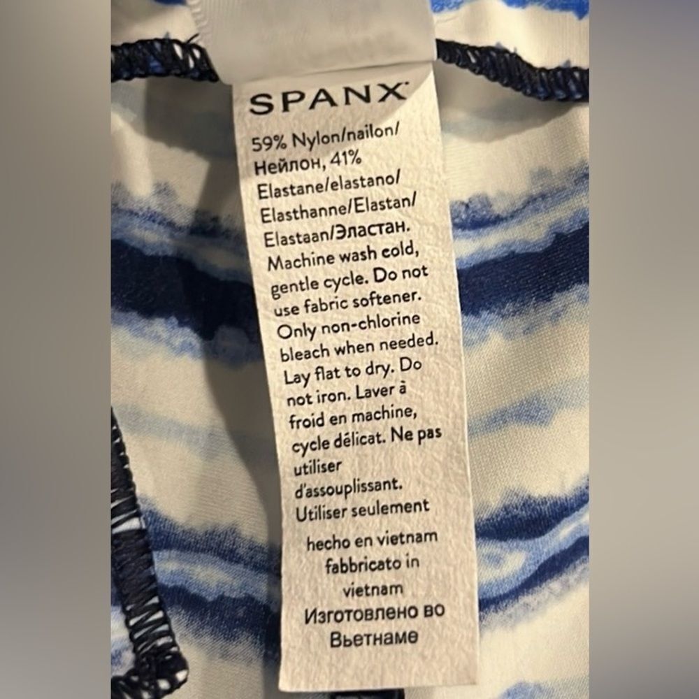 Spanx sunshine shorts in blue painted stripe 4”size XL - Picture 7 of 8